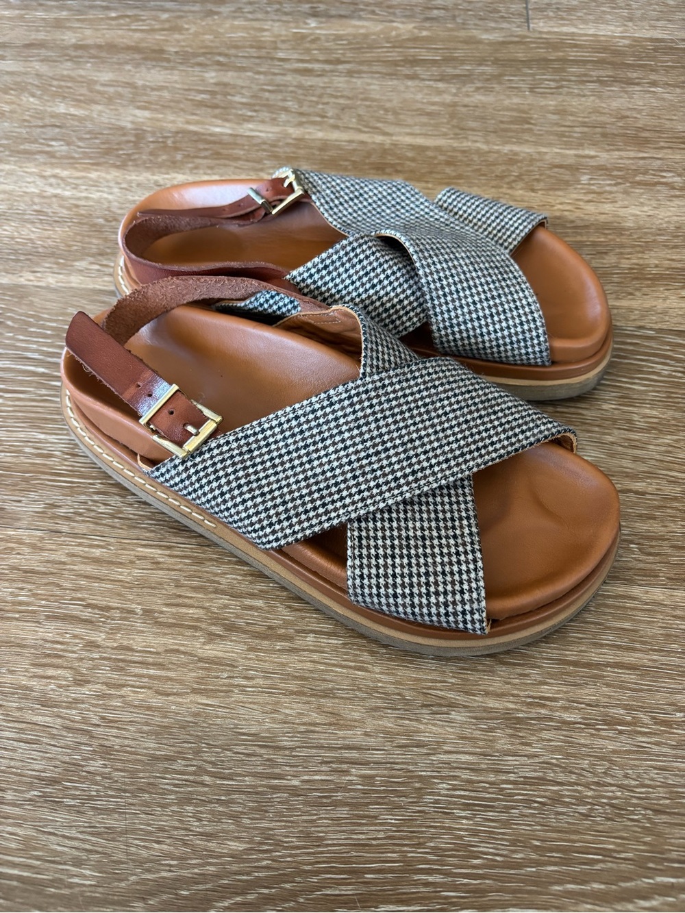 Alohas Houndstooth Cross-Strap Sandals in Brown/Tan